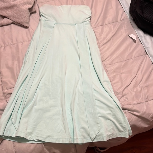 Lulu lemon beat the heat reversible dress. Tiffany blue and white - Picture 1 of 4